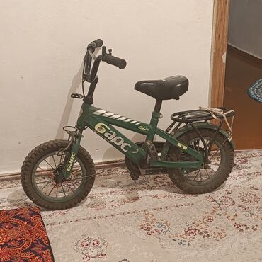 велосипед на 9 лет: Продаю детский велосипед для возраста от 3 до 6 лет. Все вопросы