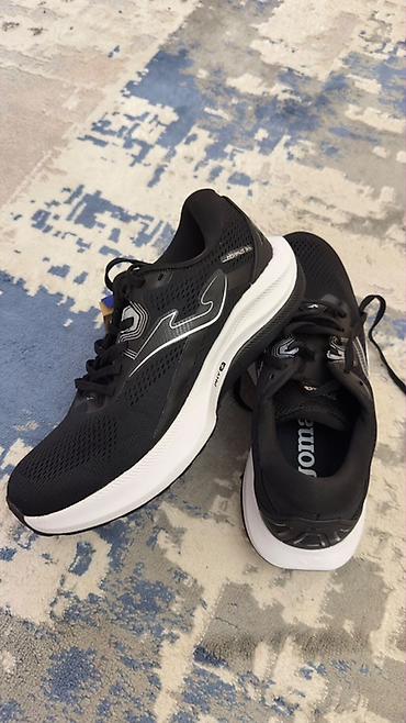 Joma idman ayaqqabısı. Yepyeni Qara rəngli, ağ qalın altlıqlı sport — 1