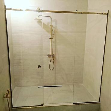 Душевые кабины: Раздвижная душевая перегородка из трёх частей с расположением двери по — 3