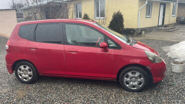 машина шевралет: Honda Fit: 2002 г., 1.3 л, Автомат, Бензин, Седан