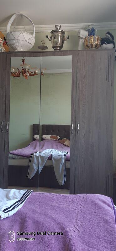 qedimi esyalar: Açılan, 4 qapılı Düz dolab, Qarderob, paltar dolabı