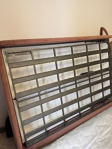 qiz səkilləri: Genc usaq yatağı. 130 eni.2 m uzunu.Mebel fabrikində yığılıb. Matras — 4
