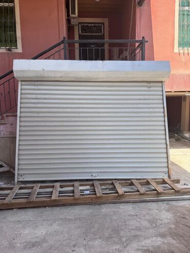Soyuducular: Jaluz qapı 390₼ Çöldən çölə 3.10 en - 2.10 hündürlük. Bileceri