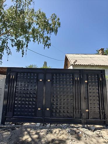 Үй жана бакча: Современные металлические ворота и калитка в едином стиле. - — 3