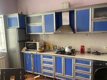 kunc mətbəx mebeli: Mətbəx mebeli dəsti – künc yerləşimli, üst və alt dolablarla komplekt — 1