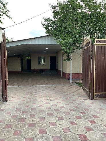 Продажа коттеджей и домов: Продаётся частный дом с ухоженным двором и навесом. - Закрытая — 1