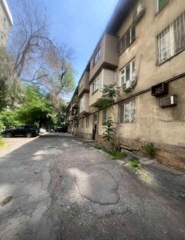 продаю дом в рабочем городке: 1 комната, 32 м², Индивидуалка, 2 этаж, Старый ремонт