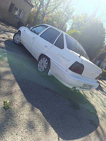 Daewoo: Daewoo Nexia sedan, 4 qapı, ağ rəng. - Kuzov: kompakt sedan, ön — 9