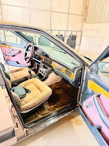 Audi 100: 1984 г., Механика, Седан