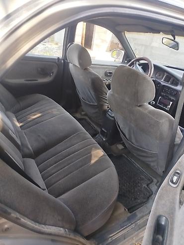 Унаа сатуу: Hyundai Sonata: 1998 г., 2 л, Кол менен иштөөчү, Бензин, Седан — 4