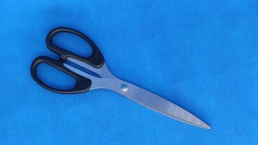 Аксессуары для шитья: Ножницы бытовые. Можно использовать для резки тканей, бумаги и