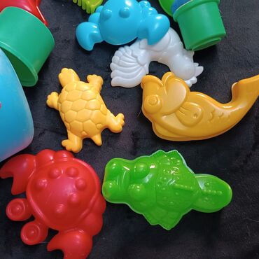 Игрушки: Набор мягких игрушек включает в себя семь различных фигурок, каждая со — 24