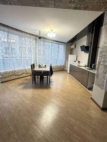квартира с террасой: 2 комнаты, 71 м², Элитка, 3 этаж, Старый ремонт