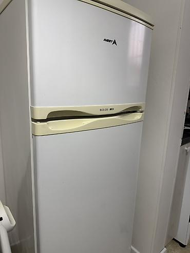 Техника и электроника: Продается б/у холодильник Avest BCD-230, двухкамерный, белый. В — 3