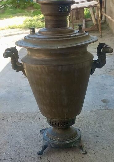 Qədim xalçalar: Antik samovar – mis/bronz korpuslu, klassik köhnə rus üslubunda