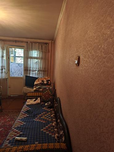 кольбаев: 1 комната, 30 м², Аламедин-1 мкр 3 этаж — 1