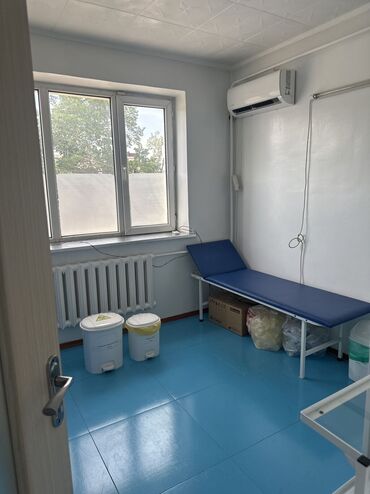 арендовать место в салоне красоты: Сдаю Кабинет Для косметолога, Для массажиста, Для психолога, В административном здании, 20 м², Долгосрочно, 1 линия, С системой безопасности, С юридическим адресом