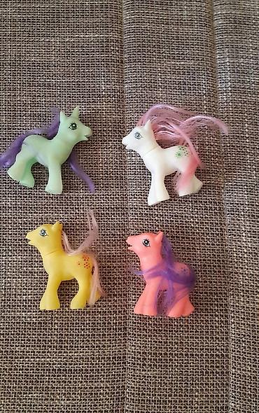 mokra likra helanke: Set igračaka – 4 mala poni konjića - Materijal: plastika sa ukrasnom — 1