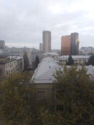 Uzunmüddətli kirayə mənzillər: Şəhərin mərkəzində 3otaqlı mənzil icarəyə verilir.İşığı suyu — 28