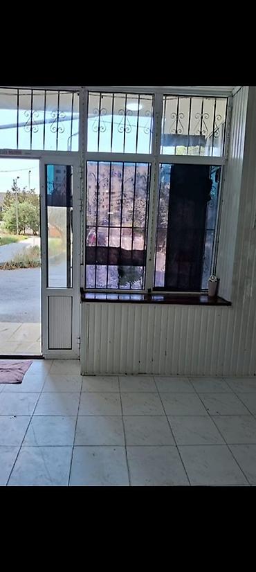 Kommersiya daşınmaz əmlakı: İcarəyə verilir – 30 m² obyekt - Ümumi plan: vitrin pəncərəli ön — 3