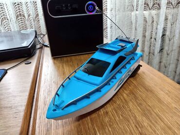 pertini toys лазаревац – слике: Nov RC čamac sa daljinskim upravljačem dometa do 20 m. Napravljen je