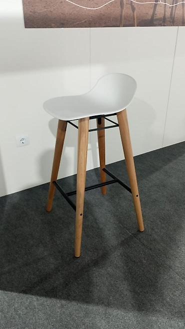 Skandinav üslubunda bar taburesi - Oturacaq: ağ rəngli, ergonomik lalafo.az -da Skandinav üslubunda bar taburesi - Oturacaq: ağ rəngli, ergonomik