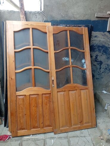 Pəncərələr: Taxta şüşəli qapı dəsti - Material: təbii ağac (şalban/kətin