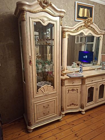 bed: Klassik üslubda qonaq otağı mebel dəsti Tərkibi: - Böyük güzgülü — 2