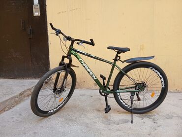 купить спортивный велосипед недорого: Yaşıl rəngdə "Champion" markalı dağ velosipedi. Disk əyləcləri