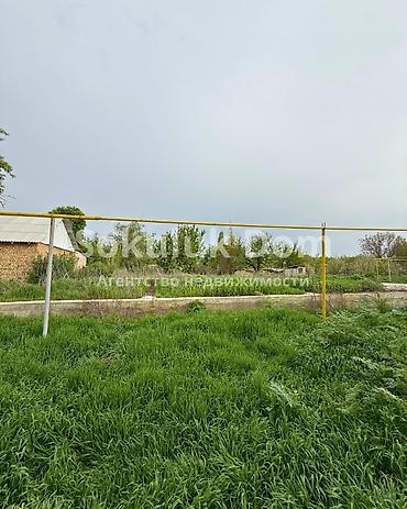 Продажа коттеджей и домов: 🏠Продается дом в с. Сокулук 🟡 Комнаты: 2 🟡 Участок: 7 соток 🟡Отопление — 6