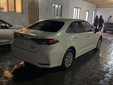 Toyota: Toyota Corolla: 2019 г., 1.8 л, Вариатор, Гибрид, Седан at lalafo.kg — 4 Toyota: Toyota Corolla: 2019 г., 1.8 л, Вариатор, Гибрид, Седан — 4