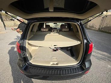 vito oturacaqlar: Hyundai Santa Fe – 5 yerlik, qara rəngli krossover/SUV. Texniki və — 4