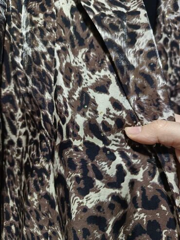 Dəstlər, kostyumlar: İkili 20 AZN pencək mayka 
44,46 razmer — 3