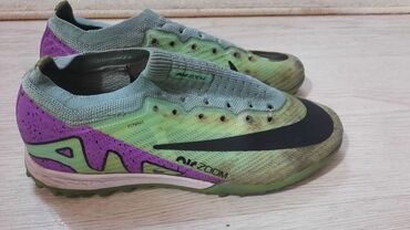 женская обувь в наличии: Бесшнурковые футбольные бутсы Nike Mercurial с технологией Flyknit