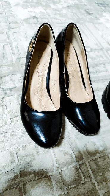 обувь 45 размер: Туфли 37.5, цвет - Черный