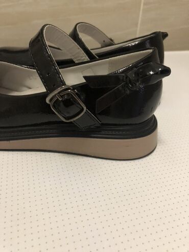 Детская обувь: Б/У туфли!Очень в хорошем состоянии!Сзади на пятке расположен — 2