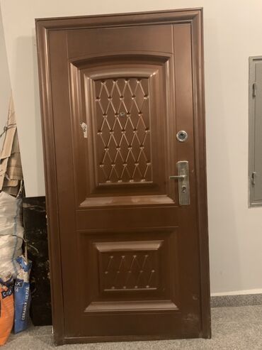 dam örtükleri: Metall giriş qapısı seyf qapı - Material: möhkəm metal konstruksiya