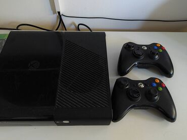 xbox igrice prodaja: Xbox 360 E sa igricama čipovan Xbox 360 E, poslednji model, kućno