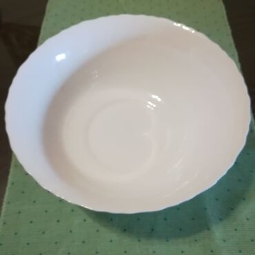 Činije: Činija od arkopala bela, kao nova, visina 9 cm, širina na vrhu 25 cm — 4
