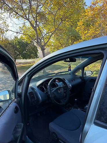 roewe ei5: Honda Fit: 2002 г., 1.3 л, Механика, Бензин, Хэтчбэк — 6