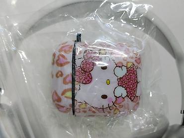apple studio: Силиконовый чехол для зарядного кейса наушников с принтом Hello Kitty — 1