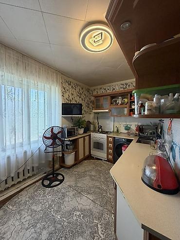 комнаты в бишкеке: 4 комнаты, 66 м², 2 этаж — 3