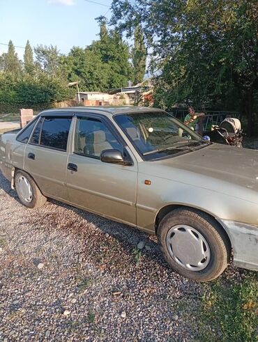 дом на колосах: Daewoo Nexia: 2010 г., 1.5 л, Механика, Бензин, Седан