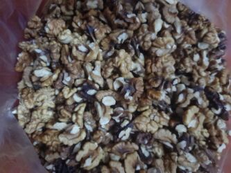 сухофрукты: Продается лом-зерна одинарные целые грецкие орехи. В наличии 2+1