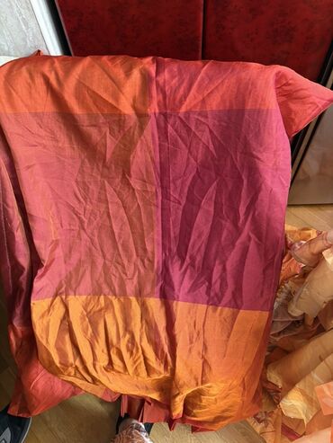 Parçalar: Müxtəlif naxışlı və rəngli pərdələr tək və cüt olanlar var — 4