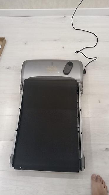 sak qosqu: Minimalist yürüş yolüstü qaçış/yürüş cığırı (under-desk treadmill) — 1