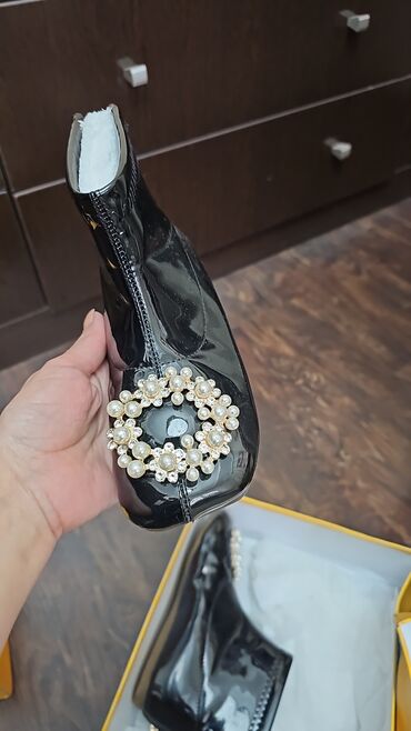 Верхняя одежда: Продаю верхнюю одежду на девочку от 7-9 лет одежда новая или в — 8