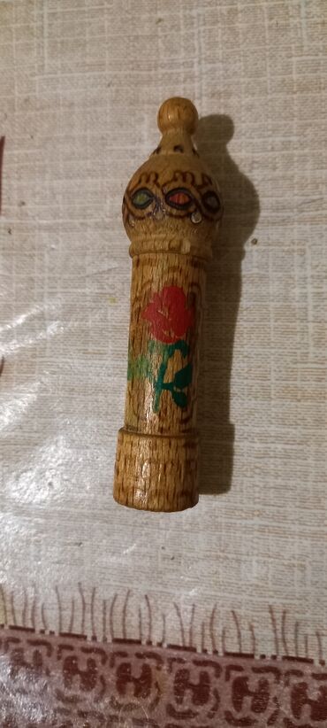 Ətriyyat: Qizil gül yaği ətiri. - ağacdan hazırlanmış minarə formalı qabda. - — 12