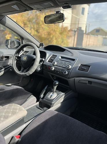 small car: Honda Civic: 2006 г., 1.8 л, Бензин, Седан — 7