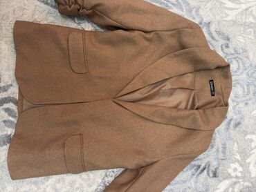 женские пиджаки жакеты: Пиджак в хорошем состоянии размер M 
Цена 350